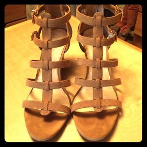 Jessica Simpson tan suede wedges